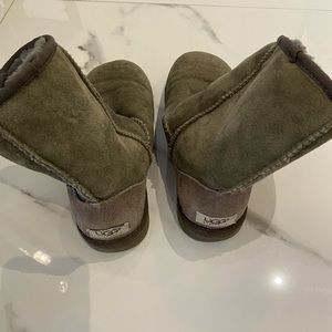 Ugg boots in a grey colour
